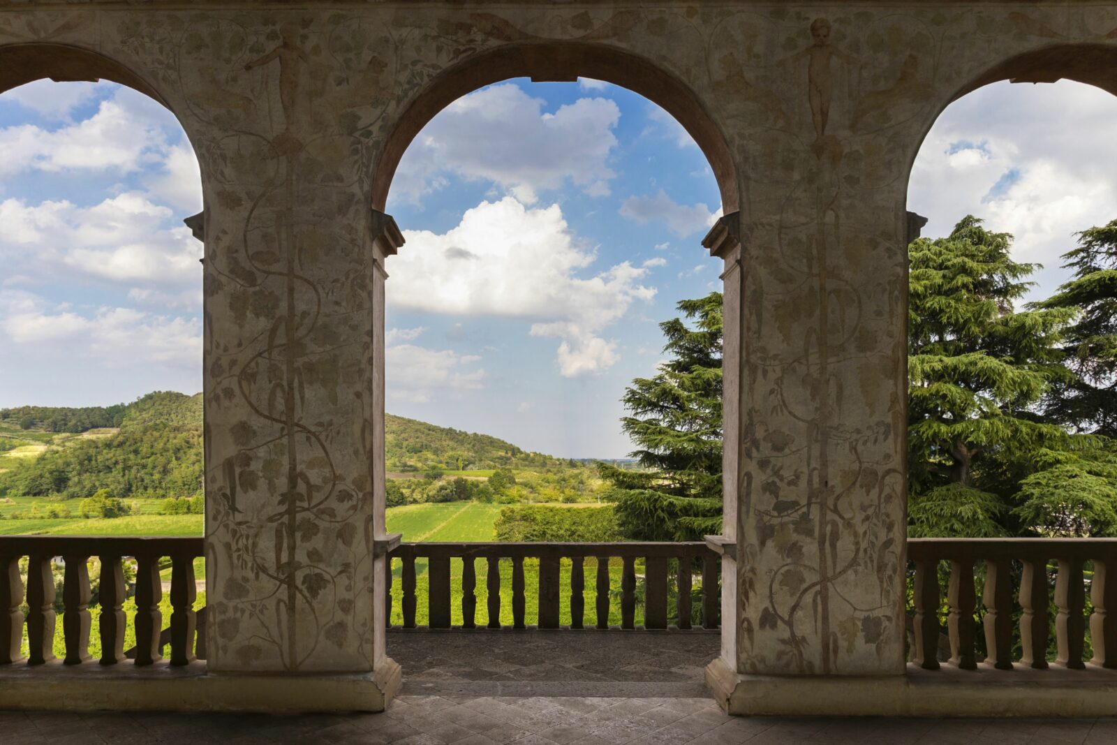 Loggia verso l'esterno di Villa dei Vescovi