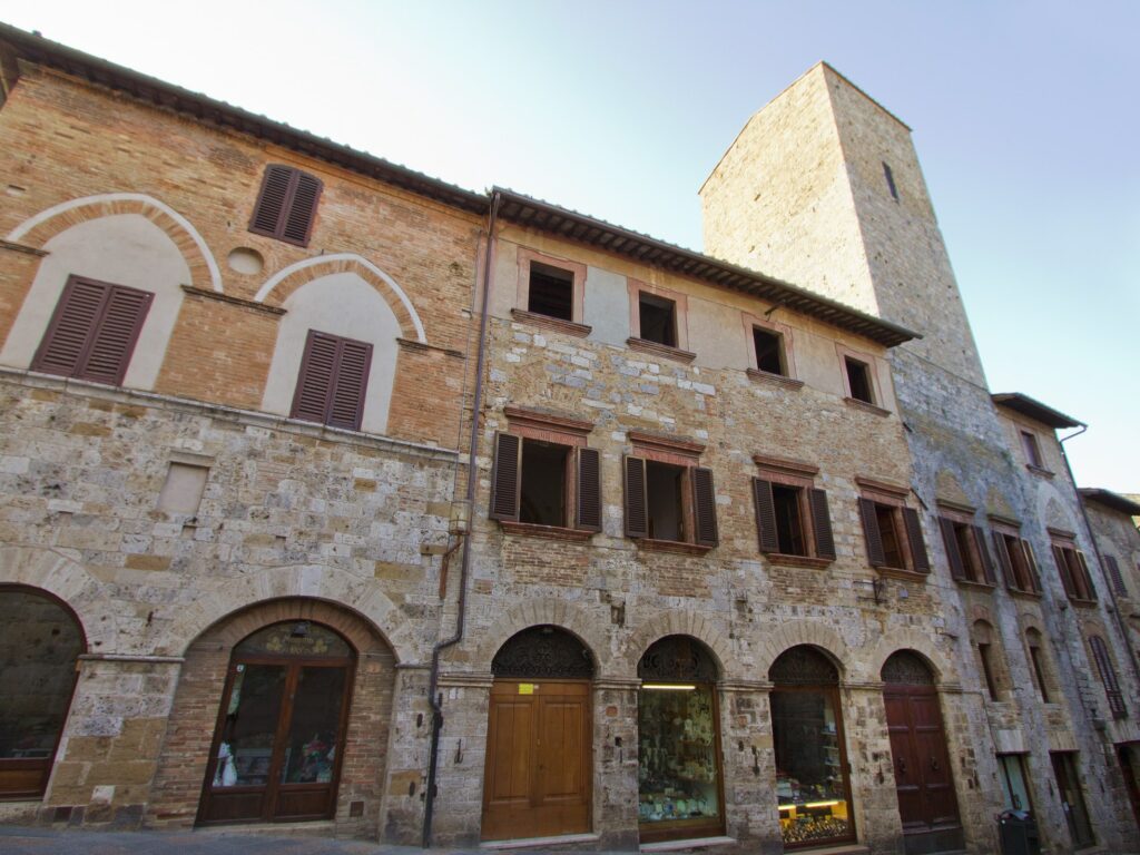 Veduta di Casa e Torre Campatelli