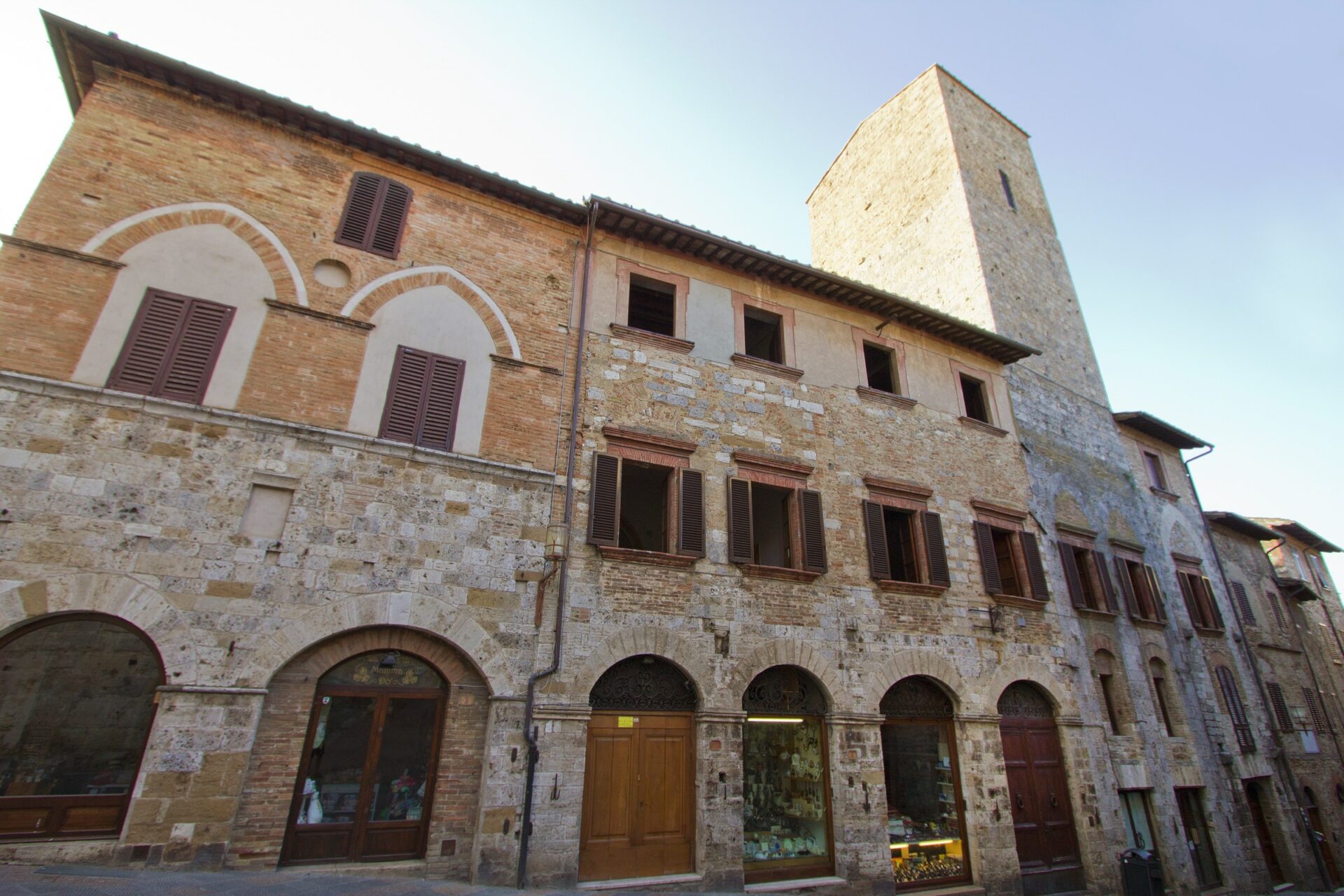 Veduta di Casa e Torre Campatelli