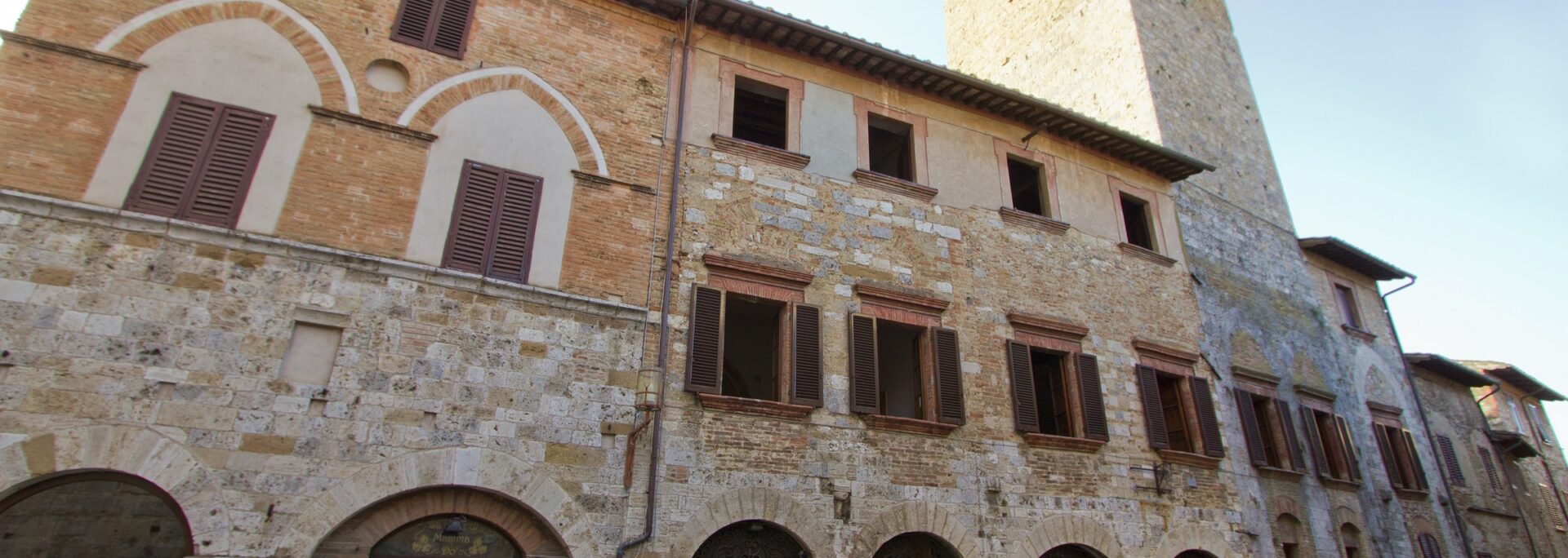 Veduta di Casa e Torre Campatelli