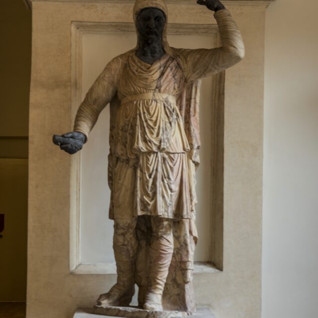 La statua del Dace Mattei