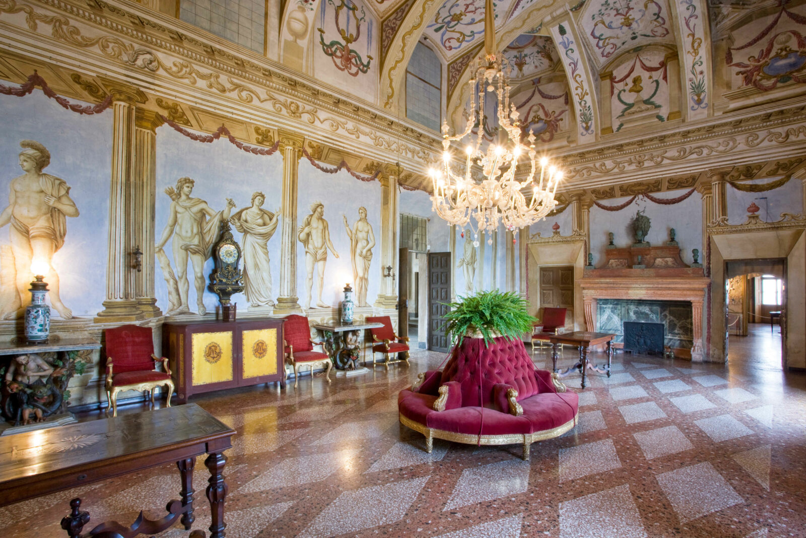 Sala del castello di Masino