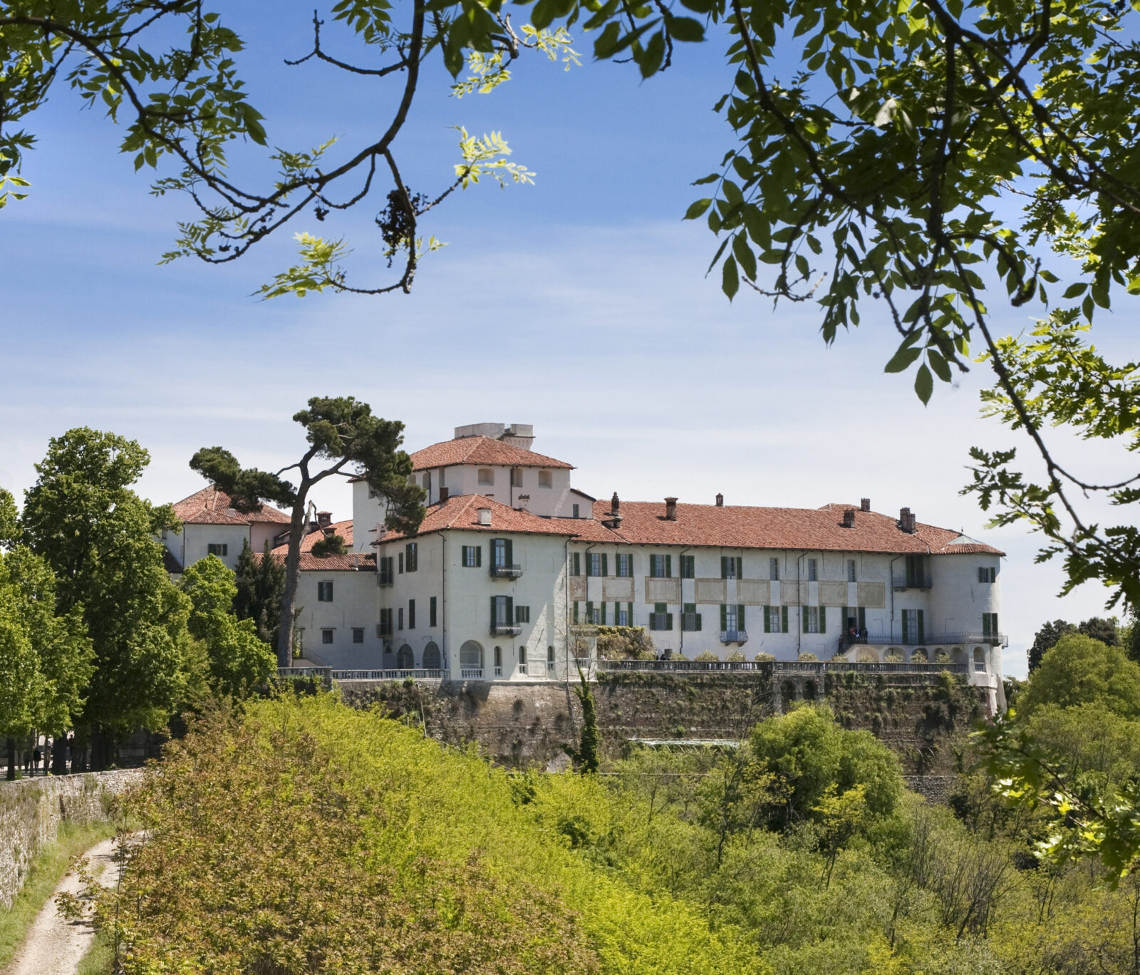 Veduta del castello di Masino