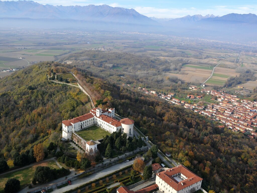 Veduta del castello di Masino