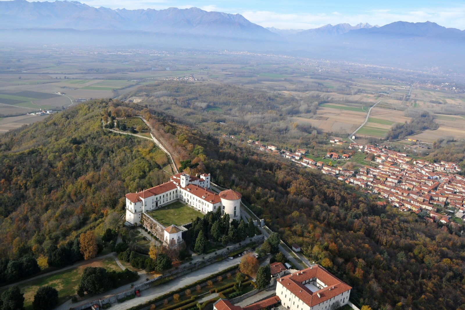 Veduta del castello di Masino