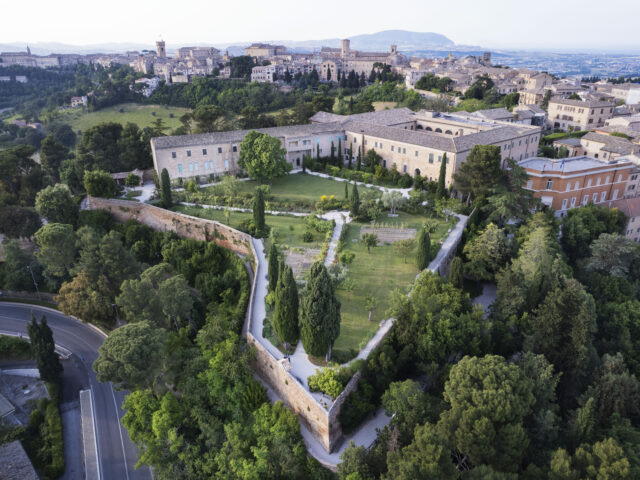 Orto sul Colle dell'Infinito visto dall'alto